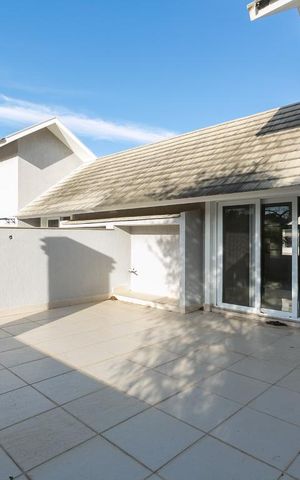 Casa de condomínio à venda com 241m², 3 quartos e 2 vagas Casa de condomínio à venda com 241m², 3 quartos e 2 vagasTerraço