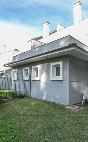 Casa de condomínio à venda com 241m², 3 quartos e 2 vagas Casa de condomínio à venda com 241m², 3 quartos e 2 vagasVaranda da Sala