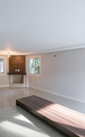 Casa de condomínio à venda com 241m², 3 quartos e 2 vagas Casa de condomínio à venda com 241m², 3 quartos e 2 vagasSala