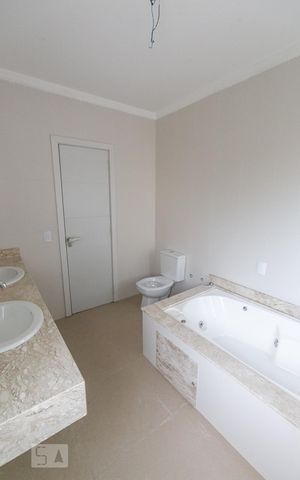 Casa de condomínio à venda com 241m², 3 quartos e 2 vagas Casa de condomínio à venda com 241m², 3 quartos e 2 vagasBanheiro do Quarto 1