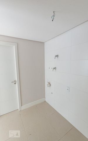 Casa de condomínio à venda com 241m², 3 quartos e 2 vagas Casa de condomínio à venda com 241m², 3 quartos e 2 vagasÁrea de Serviço