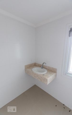 Casa de condomínio à venda com 241m², 3 quartos e 2 vagas Casa de condomínio à venda com 241m², 3 quartos e 2 vagasBanheiro do Terraço