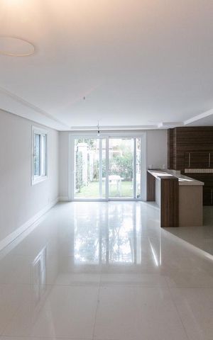 Casa de condomínio à venda com 241m², 3 quartos e 2 vagas Casa de condomínio à venda com 241m², 3 quartos e 2 vagasSala