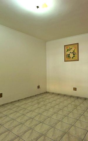 Casa para alugar com 220m², 3 quartos e 2 vagasSala