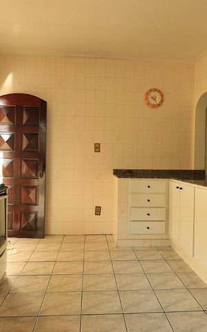 Casa para alugar com 220m², 3 quartos e 2 vagasCozinha