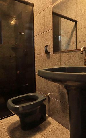 Casa para alugar com 220m², 3 quartos e 2 vagasBanheiro da Suíte