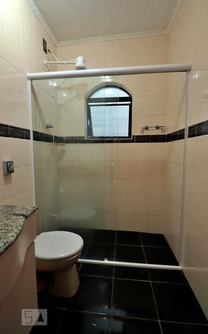 Casa para alugar com 220m², 3 quartos e 2 vagasBanheiro Social