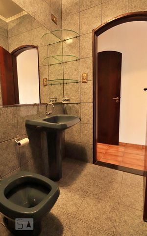 Casa para alugar com 220m², 3 quartos e 2 vagasBanheiro da Suíte