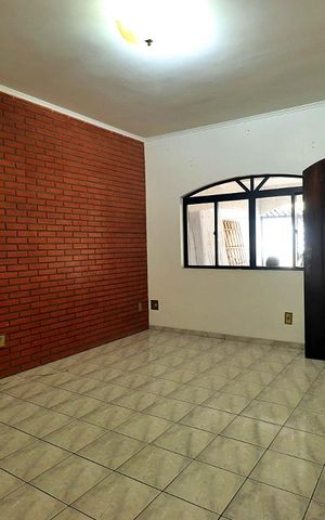 Casa para alugar com 220m², 3 quartos e 2 vagasSala