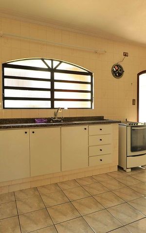 Casa para alugar com 220m², 3 quartos e 2 vagasCozinha