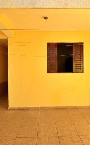Casa à venda com 302m², 3 quartos e 2 vagasCasa Fundos - Área de Serviço