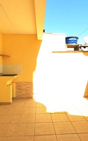 Casa à venda com 302m², 3 quartos e 2 vagasCasa Fundos - Área de Serviço