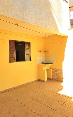 Casa à venda com 302m², 3 quartos e 2 vagasCasa Fundos - Área de Serviço