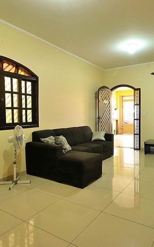 Casa à venda com 302m², 3 quartos e 2 vagasSala