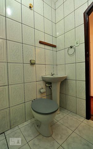 Casa à venda com 302m², 3 quartos e 2 vagasCasa Fundos - Banheiro