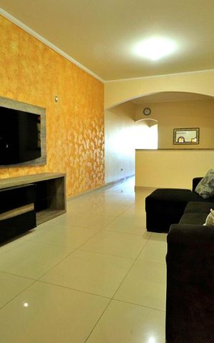 Casa à venda com 302m², 3 quartos e 2 vagasSala
