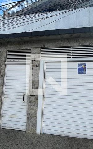 Casa à venda com 1000m², 8 quartos e 3 vagas Casa à venda com 1000m², 8 quartos e 3 vagasFachada