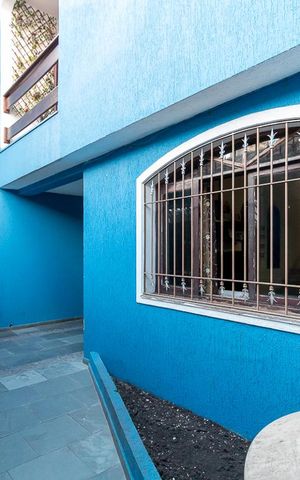 Casa para alugar com 160m², 3 quartos e 2 vagasEntrada da casa e garagem