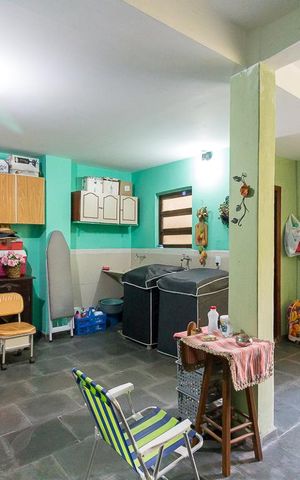 Casa para alugar com 160m², 3 quartos e 2 vagasÁrea de serviço e churrasqueira