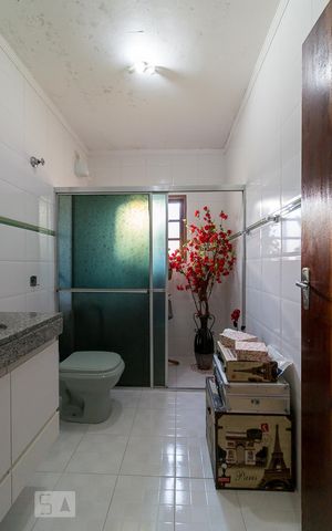 Casa para alugar com 160m², 3 quartos e 2 vagasBanheiro social