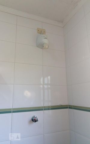 Casa para alugar com 160m², 3 quartos e 2 vagasBanheiro social - chuveiro