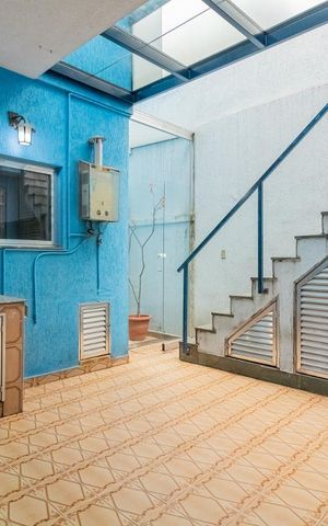 Casa à venda com 151m², 3 quartos e 2 vagas Casa à venda com 151m², 3 quartos e 2 vagasQuintal/ Lavanderia