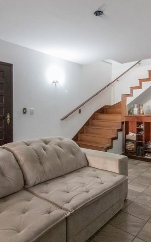 Casa à venda com 151m², 3 quartos e 2 vagas Casa à venda com 151m², 3 quartos e 2 vagasSala