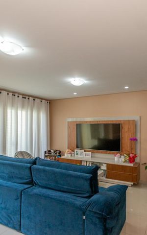 Casa à venda com 200m², 3 quartos e 3 vagas Casa à venda com 200m², 3 quartos e 3 vagasSala