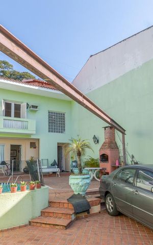 Casa à venda com 200m², 3 quartos e 3 vagas Casa à venda com 200m², 3 quartos e 3 vagasGaragem