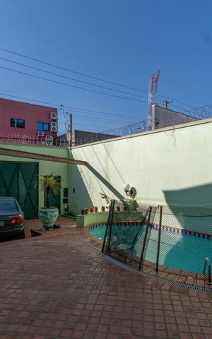 Casa à venda com 200m², 3 quartos e 3 vagas Casa à venda com 200m², 3 quartos e 3 vagasPiscina