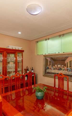 Casa à venda com 200m², 3 quartos e 3 vagas Casa à venda com 200m², 3 quartos e 3 vagasSala de Jantar