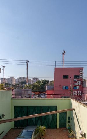 Casa à venda com 200m², 3 quartos e 3 vagas Casa à venda com 200m², 3 quartos e 3 vagasVista da Varanda da Suite