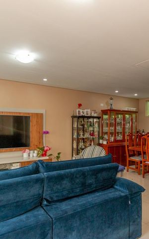 Casa à venda com 200m², 3 quartos e 3 vagas Casa à venda com 200m², 3 quartos e 3 vagasSala