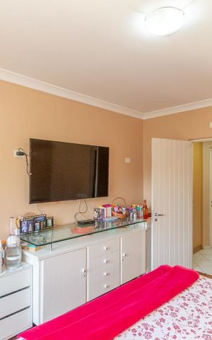 Casa à venda com 200m², 3 quartos e 3 vagas Casa à venda com 200m², 3 quartos e 3 vagasSuite