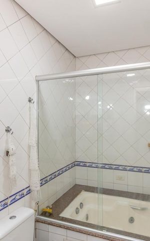 Casa à venda com 200m², 3 quartos e 3 vagas Casa à venda com 200m², 3 quartos e 3 vagasBanheiro da Suite