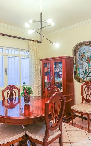 Casa de condomínio à venda com 125m², 3 quartos e 2 vagas Casa de condomínio à venda com 125m², 3 quartos e 2 vagasSala de Jantar