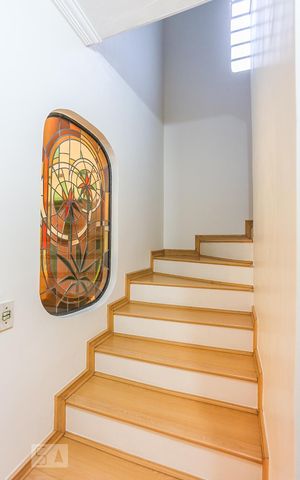 Casa de condomínio à venda com 125m², 3 quartos e 2 vagas Casa de condomínio à venda com 125m², 3 quartos e 2 vagasEscada