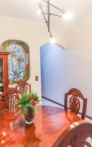 Casa de condomínio à venda com 125m², 3 quartos e 2 vagas Casa de condomínio à venda com 125m², 3 quartos e 2 vagasSala de Jantar