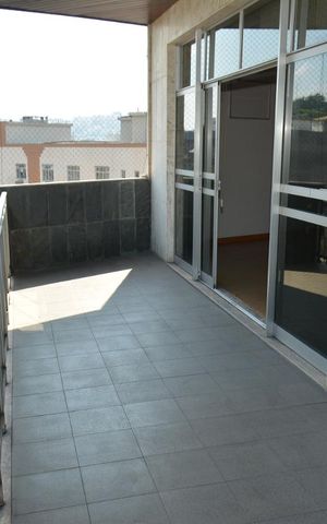 Apartamento à venda com 154m², 3 quartos e 1 vagaSacada principal
