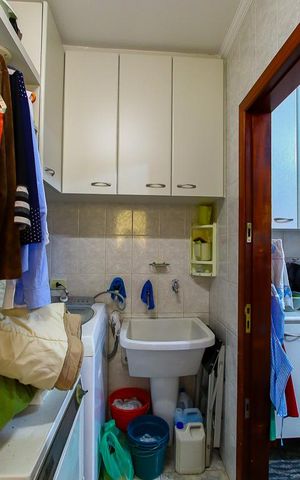 Casa à venda com 298m², 4 quartos e 5 vagas Casa à venda com 298m², 4 quartos e 5 vagasArea de Serviço