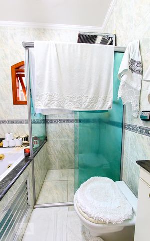 Casa à venda com 298m², 4 quartos e 5 vagas Casa à venda com 298m², 4 quartos e 5 vagasBanheiro da Suite 1