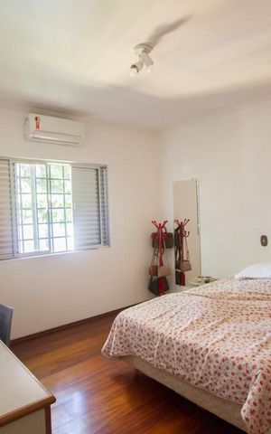 Casa à venda com 570m², 4 quartos e 4 vagasQuarto 2