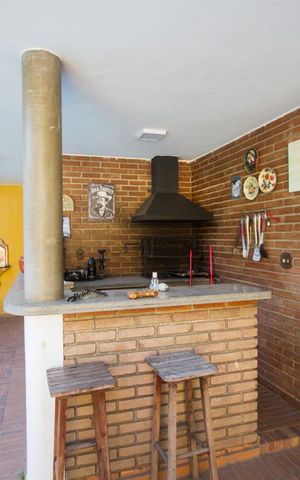 Casa à venda com 570m², 4 quartos e 4 vagasChurrasqueira