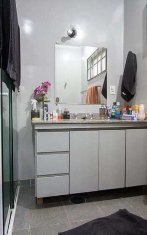 Casa à venda com 570m², 4 quartos e 4 vagasBanheiro Suíte 2