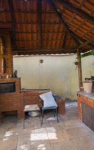 Casa à venda com 570m², 4 quartos e 4 vagasForno de Pizza