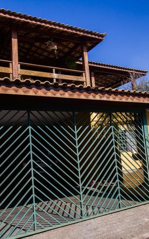 Casa à venda com 570m², 4 quartos e 4 vagasFachada