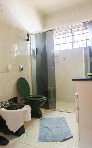 Casa à venda com 570m², 4 quartos e 4 vagasBanheiro