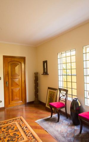 Casa à venda com 570m², 4 quartos e 4 vagasHall