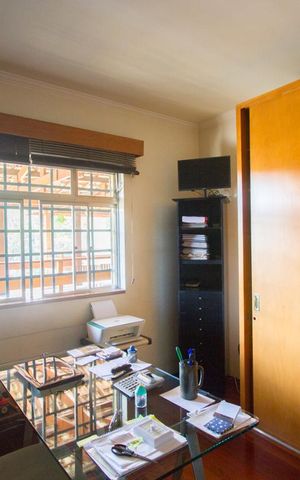 Casa à venda com 570m², 4 quartos e 4 vagasEscritório