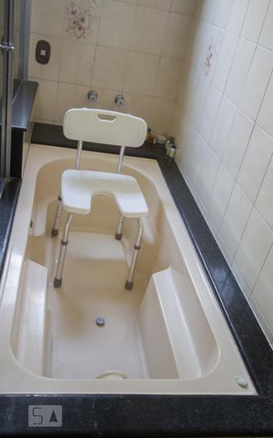 Casa à venda com 570m², 4 quartos e 4 vagasDetalhe Banheiro Suíte 1